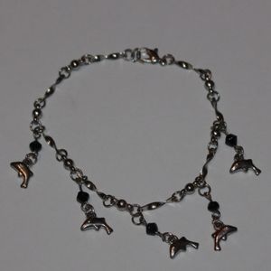 Beautiful silver dolphin charm bracelet 8"